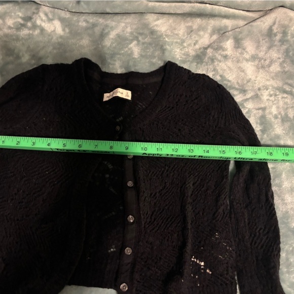 Abercrombie and Fitch dark navy sweater. Size small - Picture 6 of 7